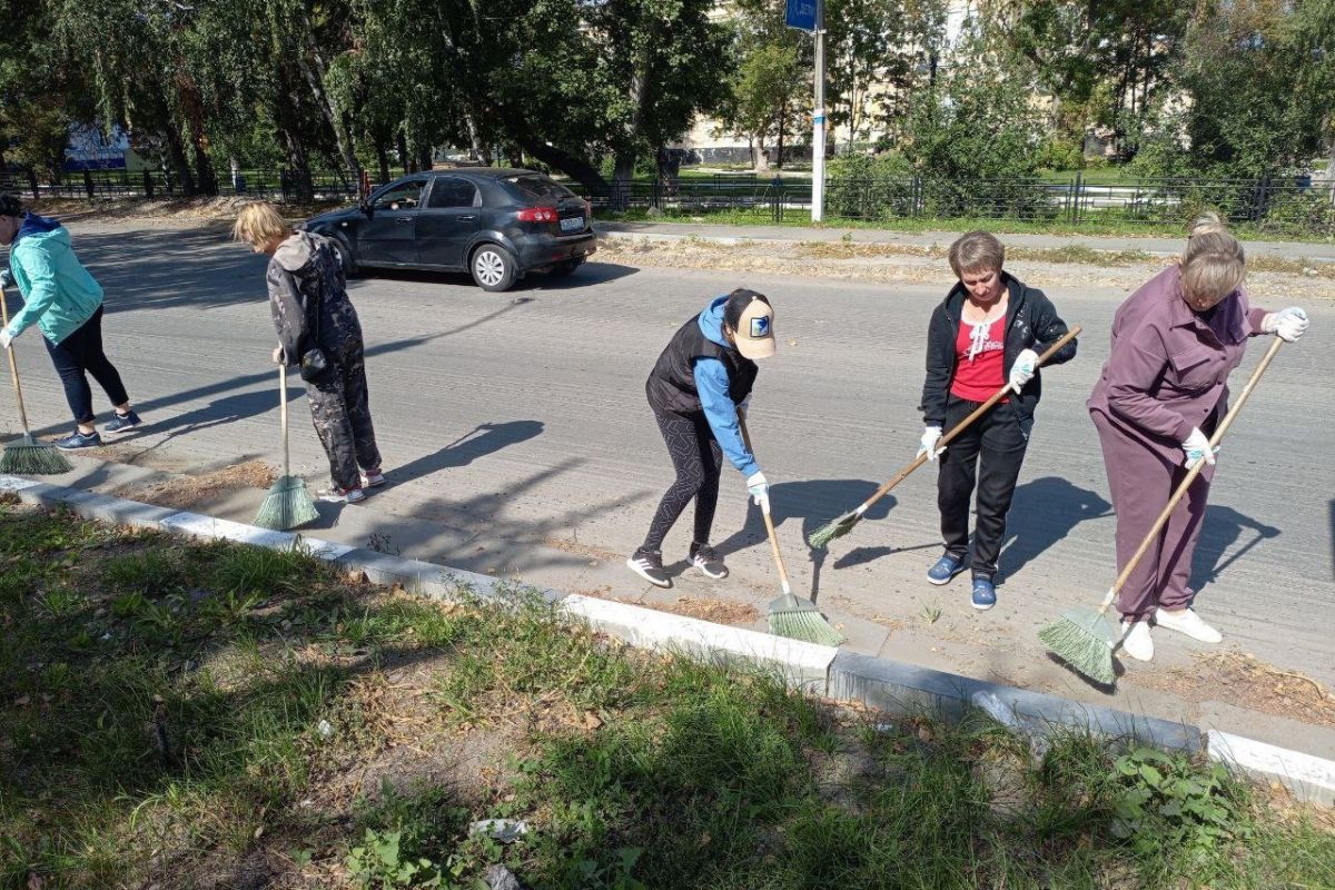 «Единая Россия» организовала субботники в Ульяновской и Мурманской областях