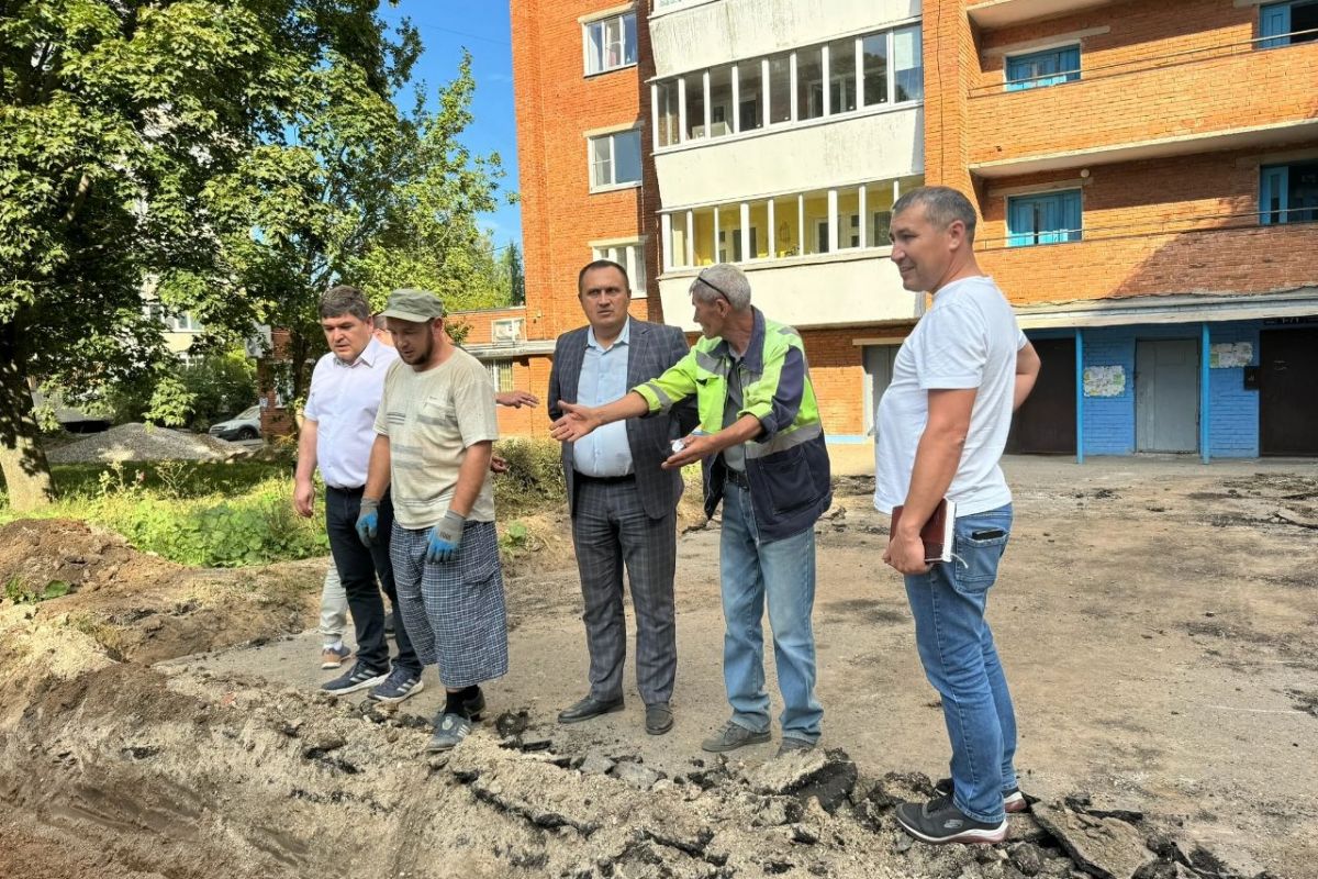 Партийный десант прошел по благоустраиваемым дворам Чебоксар