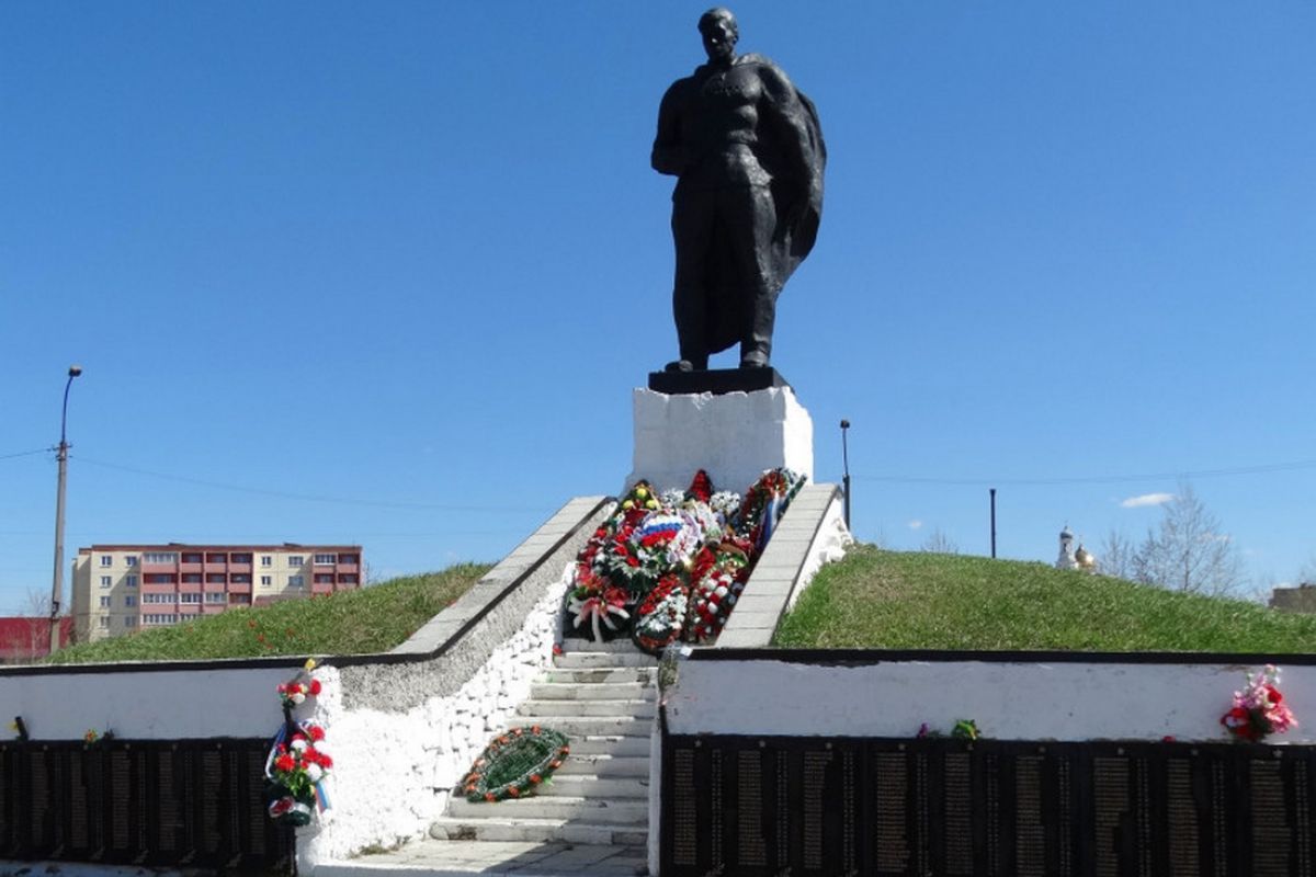 В Каслях Челябинской области при поддержке «Единой России» началась реставрация памятника воинам Великой Отечественной войны