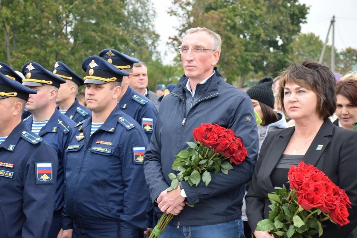 Мемориал бойцам СВО открыли в Выбутах