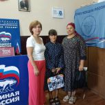 Донской депутат Александр Ремета помог подготовиться к школе детям в Семикаракорске