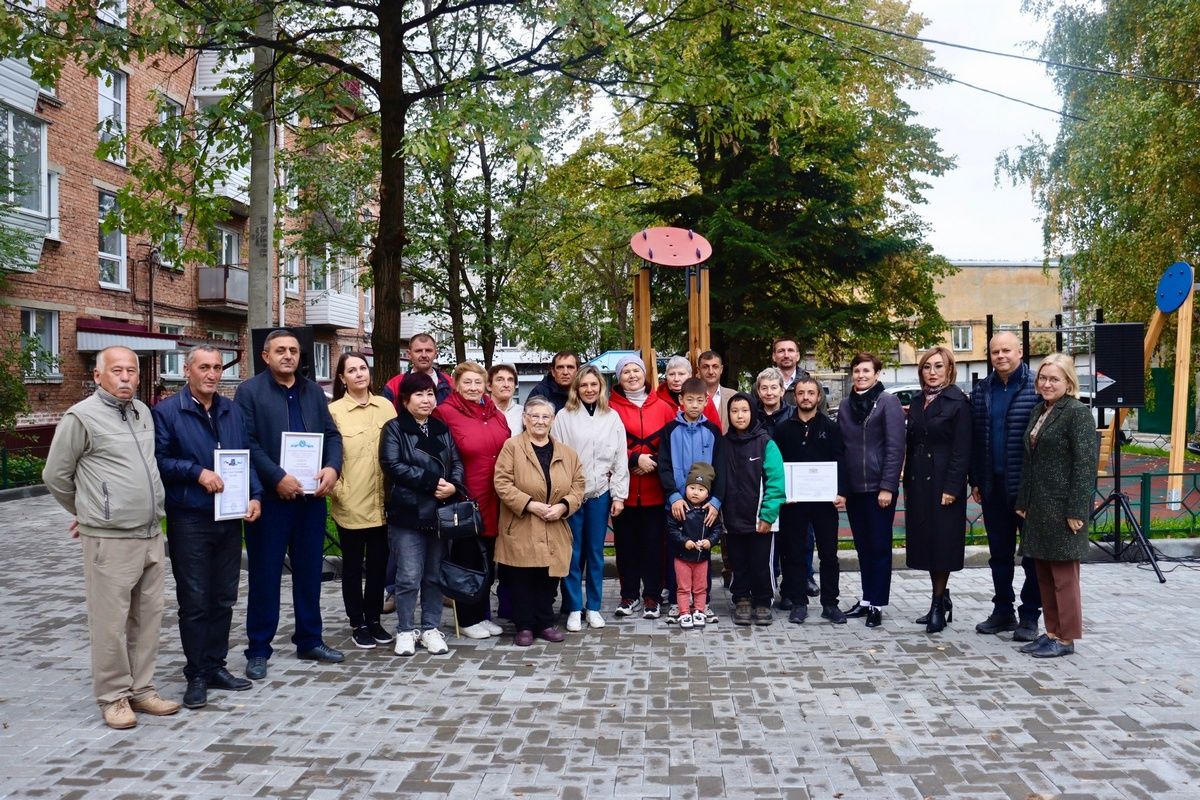 В Горно-Алтайске благоустроили двор по улице Северной