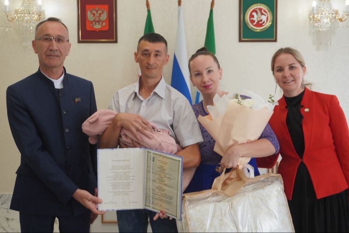 В обновлённом ЗАГСе Ютазинского района чествовали многодетные семьи