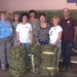 Узелок к узелку: участницы «Женского движения Единой России» упорно трудятся над изготовлением маскировочных сетей для фронта