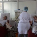 «Zа наших»: По всей ЛНР жители сдают кровь в поддержку участников СВО