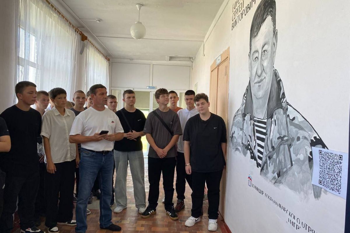 Памятные муралы появились в колледжах Приморья в рамках проекта «Единой России»
