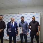 Секретарь местного отделения партии «Единая Россия» в г. Назрань Юсуп Богатырев поздравил сотрудников Межрегионгаз Назрань с Днем работников нефтяной, газовой и топливной промышленности