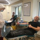 «Река жизни»: Более 17 литров крови сдали волонтеры-доноры на западе Москвы