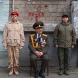 Молодогвардейцы поздравили ветерана ВОВ с Днем рождения