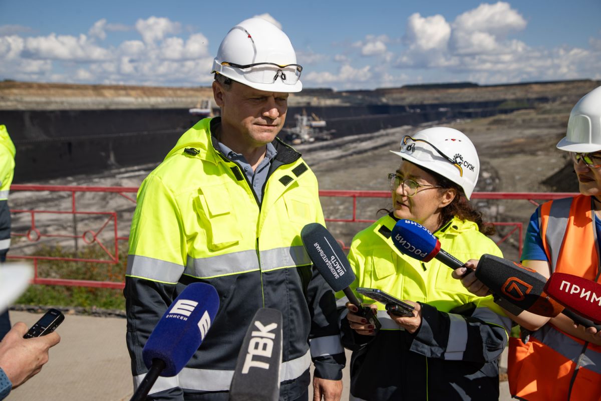 Краевые депутаты оценили инновации Березовского угольного разреза