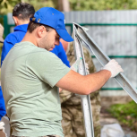 Волонтёры лагеря «Единой России» «Курский рубеж» помогают жителям Курской области в ликвидации последствий обстрелов со стороны ВСУ