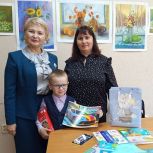 В рамках акции «Собери ребенка в школу» Елена Дербилова поддержала семьи Завьяловского района