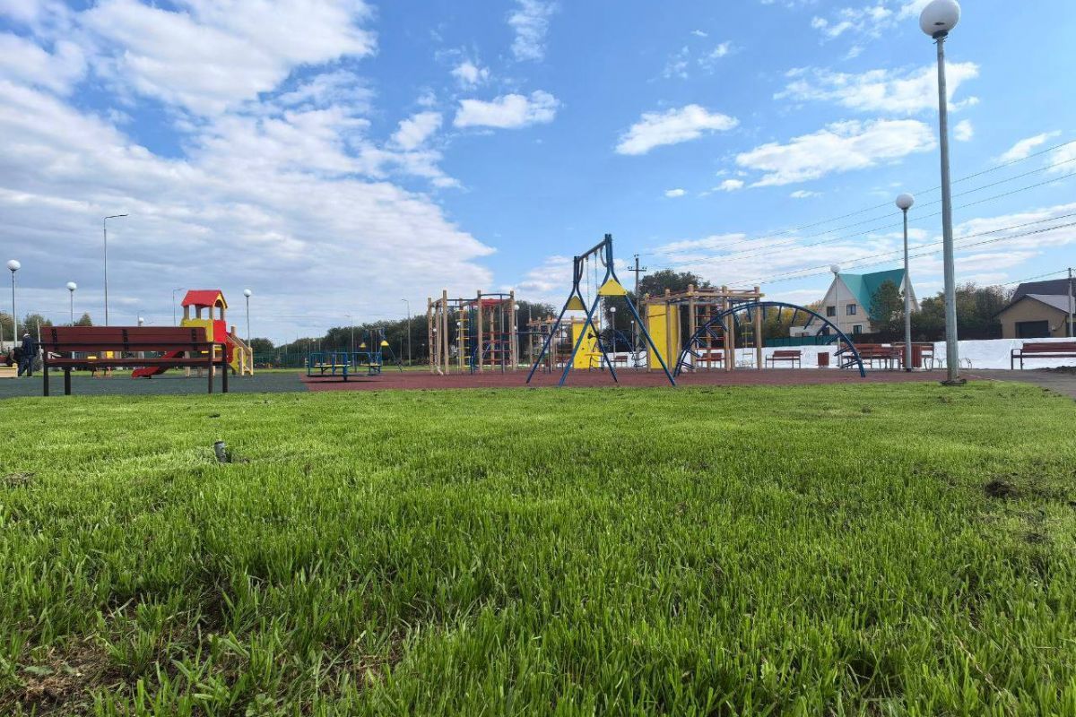 При содействии «Единой России» в селе Оренбургской области благоустроили сквер