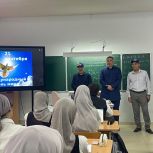 Аднан Нагаев провел для грозненских школьников открытый урок, посвященный Международному дню мира