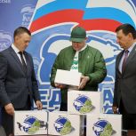 Помощь фронту: «Единая Россия» отправила из регионов грузы бойцам за «ленточку»