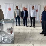 Сивухцы голосуют в школе, построенной по народной программе ЕР