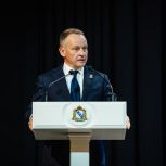 Руководитель Центрального исполкома партии «Единая Россия» Александр Сидякин поздравил Александра Хинштейна