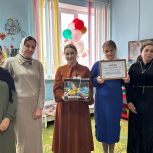 Представители «Единой России» поздравили воспитателей Джейрахского района с профессиональным праздником