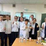 Стоматологи новоуренгойской больницы провели лекцию для школьников