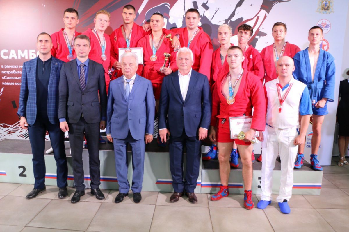 Сергей Пивков от имени секретаря регионального отделения, губернатора Архангельской области Александра Цыбульского поприветствовал участников всероссийского фестиваля самбо
