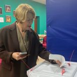 Елена Чечунова проголосовала на выборах губернатора Свердловской области
