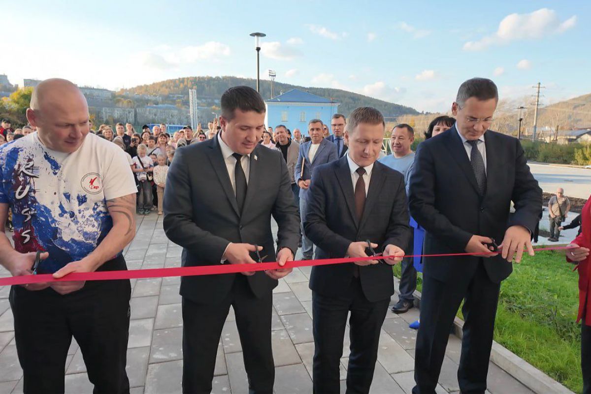 В Златоусте при поддержке администрации округа, депутата Законодательного Собрания области Олега Садовских и местного отделения партии «Единая Россия» открылся новый зал для кикбоксинга