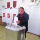 В Октябрьском районе члены партии «Единая Россия» задают тон активности голосования на выборах