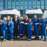 10 машин скорой помощи передали липецким медикам министр здравоохранения РФ Михаил Мурашко и губернатор региона Игорь Артамонов
