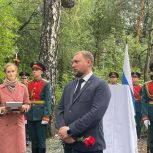 Владимир Смирнов помог установить памятник легендарному конструктору в Екатеринбурге