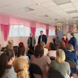 Дмитрий Репников и Лариса Крохалева провели встречи с работниками образовательных учреждений