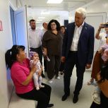 Леонид Огуль посетил медицинские учреждения Наримановского района