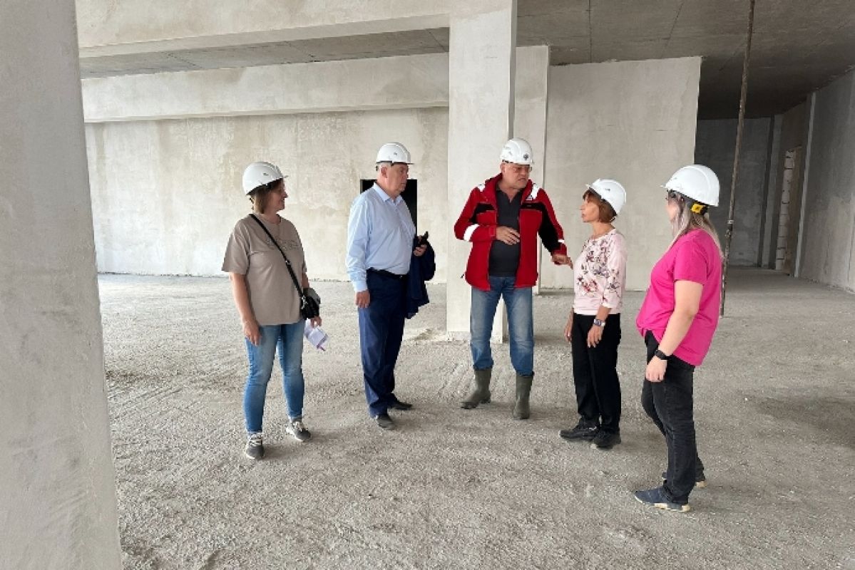 Продолжается строительство общеобразовательной школы в микрорайоне Семчино