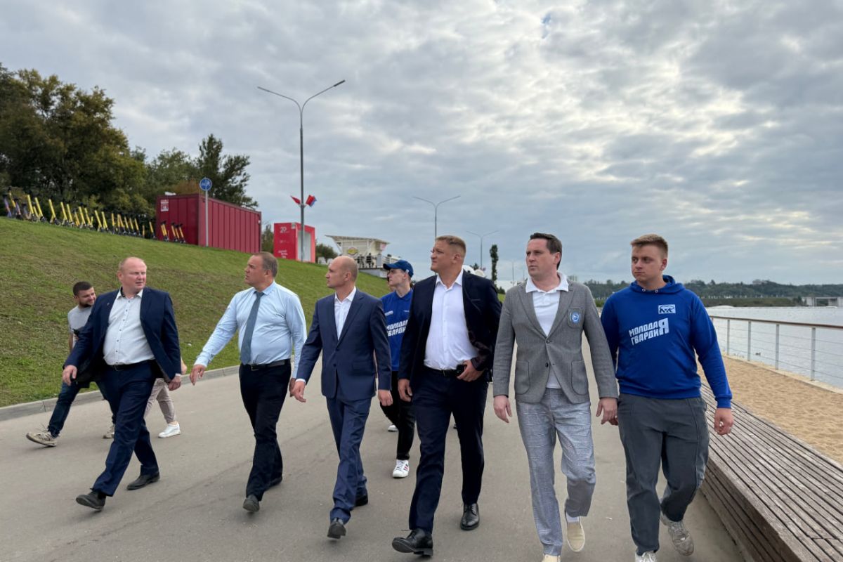 В Калуге депутаты проверили благоустройство набережной Яченского водохранилища