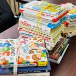 Многодетная семья передала книги для детей Донбасса через приемную Родиона Газманова