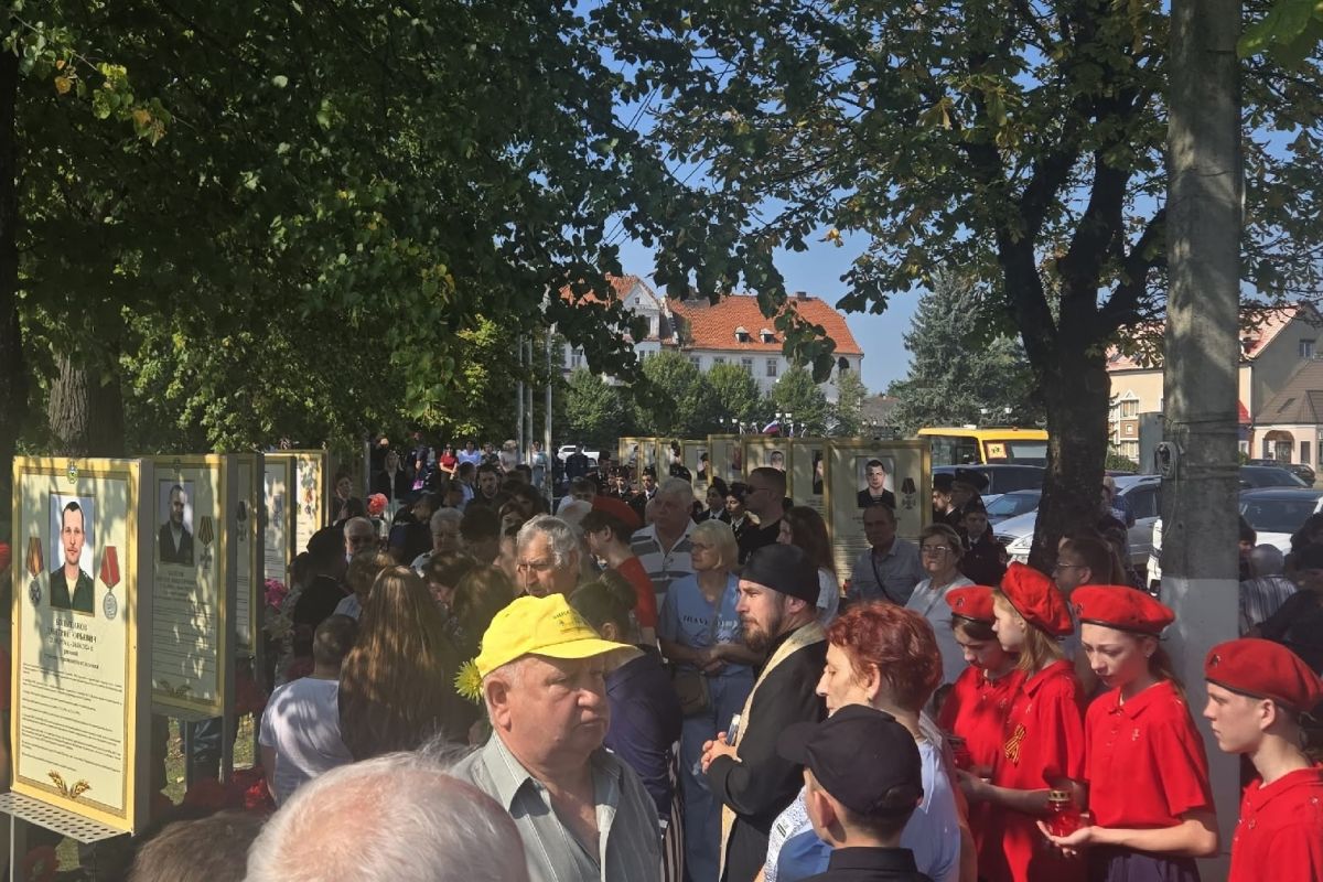 На Аллее Памяти г.Озёрска открыли дополнительные стенды