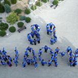 Активисты МГЕР выстроились в слова «89 – Мы дома» в День воссоединения ЛНР с Россией