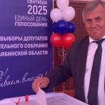 Глава Октябрьского муниципального округа, член партии «Единая Россия» Михаил Молчан отдал свой голос на Выборах 2025