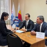 Депутат «Единой России» Александр Ремета и глава администрации Семикаракорского района Леонид Серокуров провели совместный прием граждан