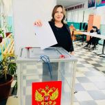 Не помешал даже дождь: кизлярцы активно голосуют за будущее города