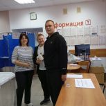 Активисты «Молодой Гвардии Единой России» приняли участие в голосовании.