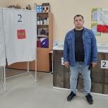 Депутаты муниципальных собраний голосуют на довыборах