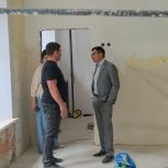 Депутат Госдумы Игорь Антропенко проверил ход капитального ремонта детского сада в Омске