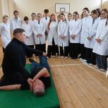 Курс по первой помощи от ведущих специалистов республики собрал будущих медиков в рамках проекта «Здоровое будущее»