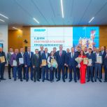 Единороссы Югры поздравили нефтяников и газовиков с профессиональным праздником