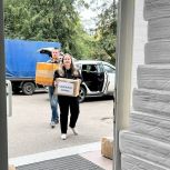 Волонтёры из Проспекта Вернадского передали в Московское региональное отделение «Единой России» гумпомощь для бойцов и мирных жителей