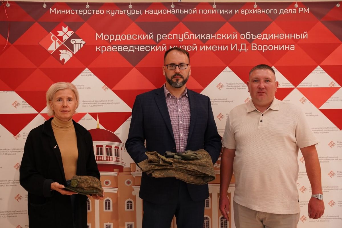 В республиканский краеведческий музей им. И. Д. Воронина передали новые экспонаты для коллекции, посвященной СВО