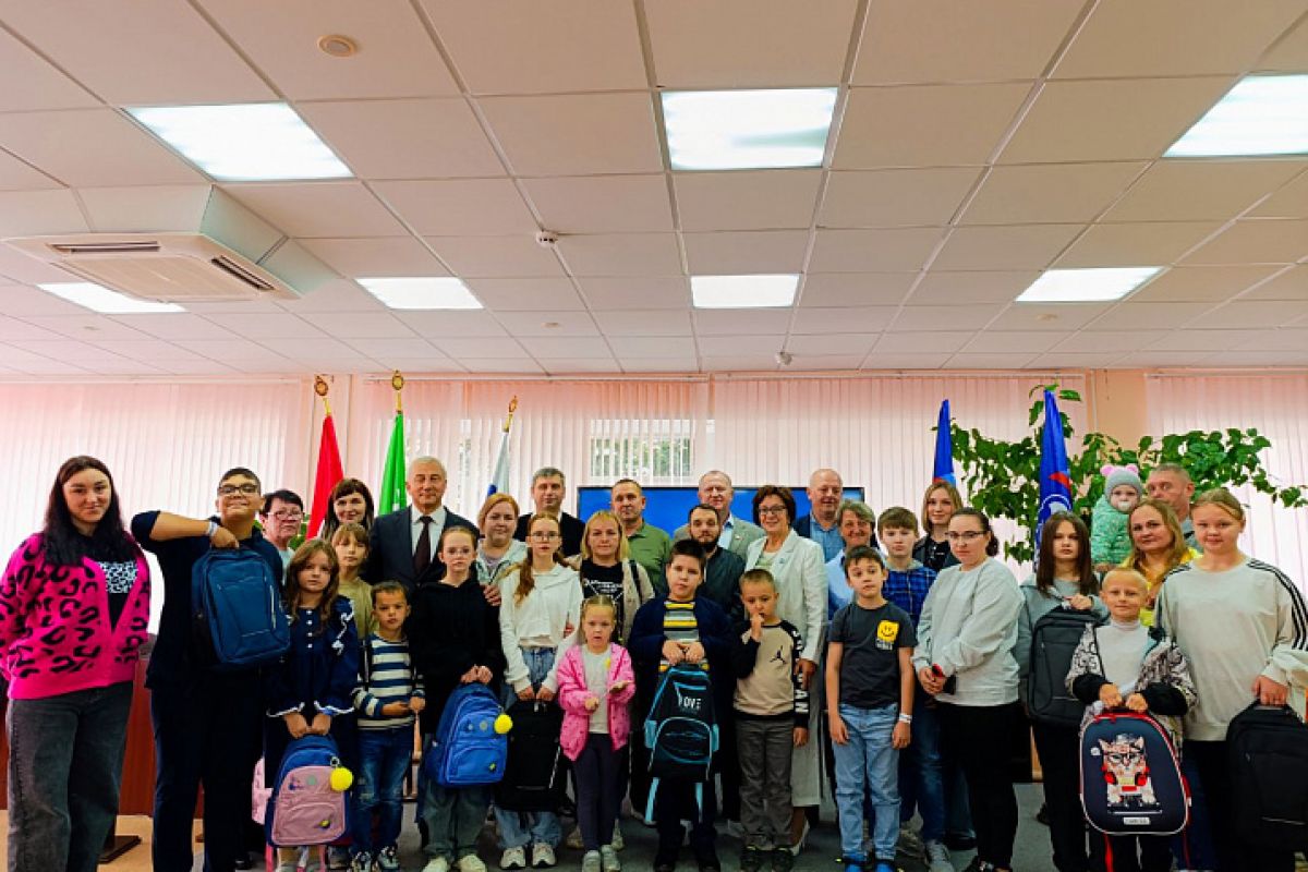 Депутаты поздравили будущих первоклассников