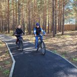 При поддержке «Единой России» в Усть-Уде открыли велосипедный маршрут и зону отдыха в парке