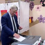 Губернатор Александр Гусев проголосовал на выборах депутатов Воронежской областной и городской Дум