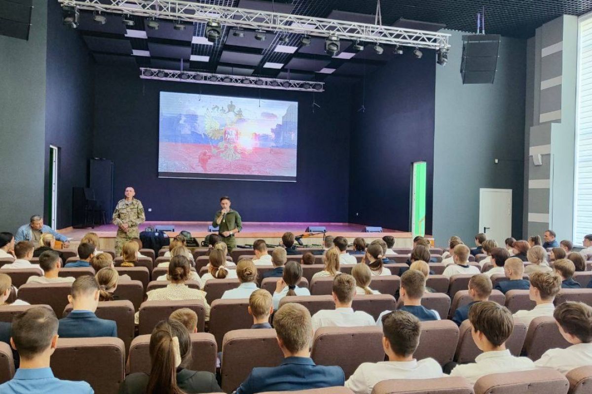 «Единая Россия» провела урок мужества для школьников Ульяновска